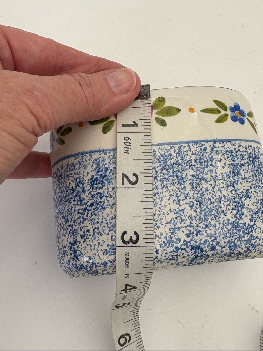 Hand-Painted Ceramic Toothbrush Holder with Heart and Floral Motif - Blue & Pink - Picture 11 of 14